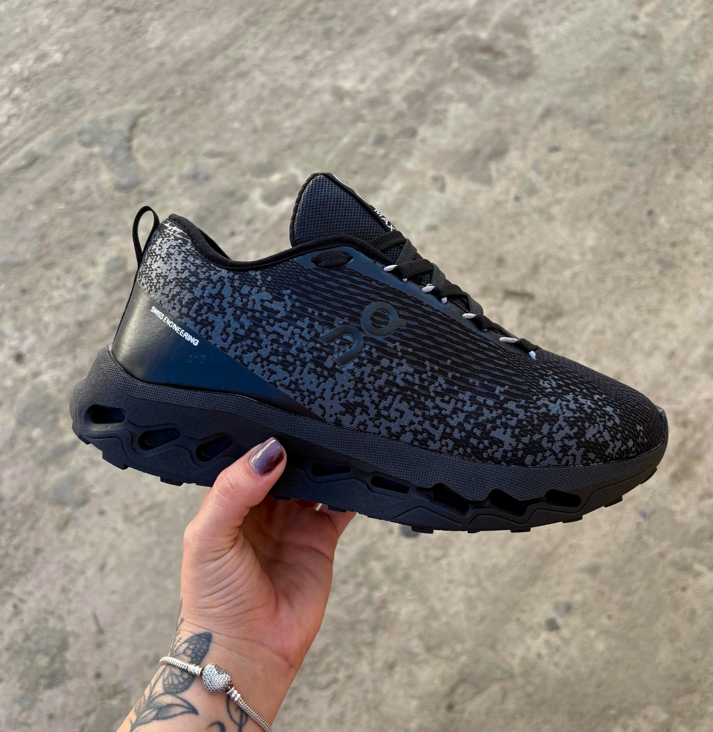 TENIS PREMIUM ON CLOUD SURFER + CAJA